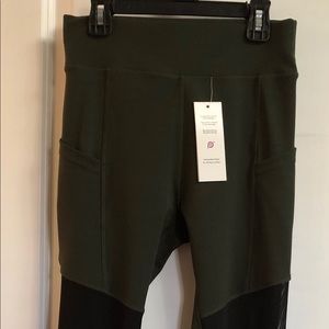 TAG STILL ON: Olive Leggings with Pockets!